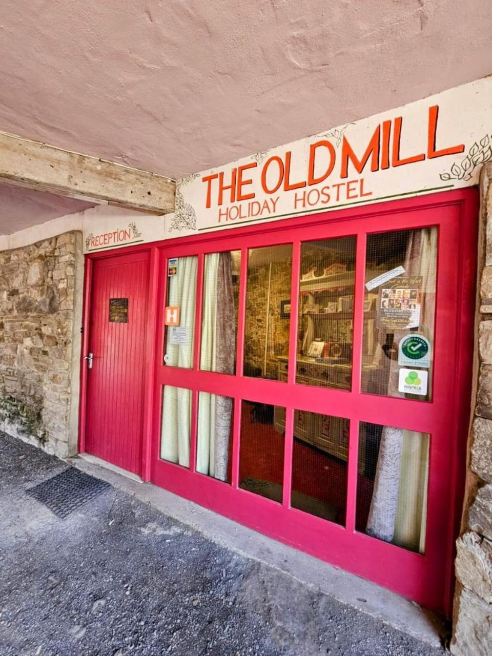Old Mill Holiday Hostel Westport Exteriör bild