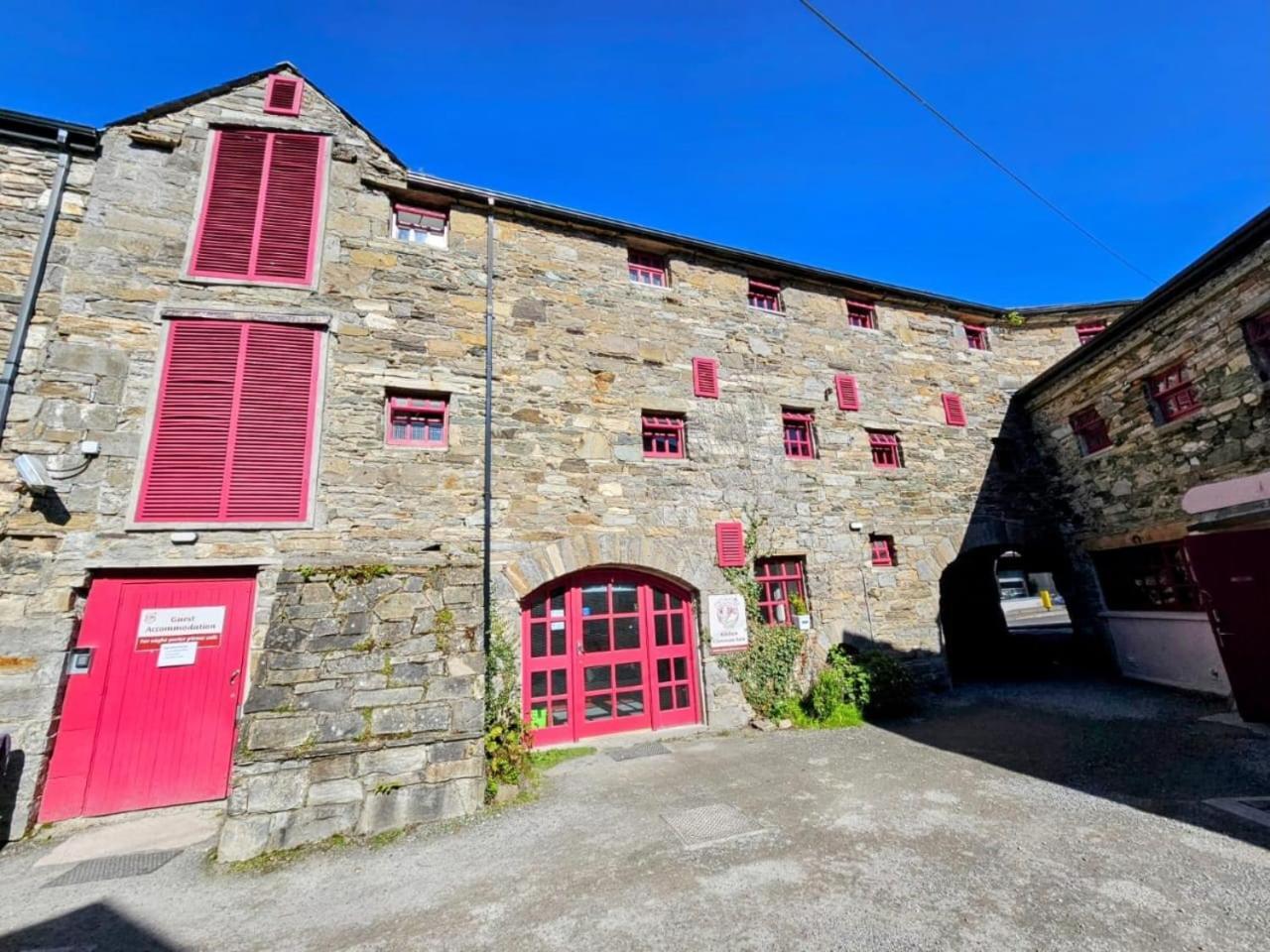 Old Mill Holiday Hostel Westport Exteriör bild